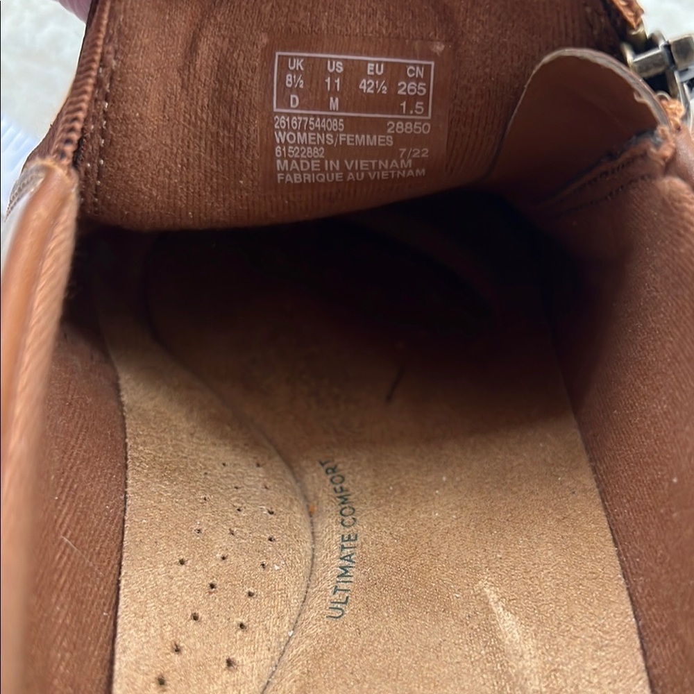 Clarks Cora Harbor Slip-On Shoe - Picture 7 of 8
